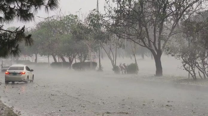 18 Dust-thunderstorm, rain predicted