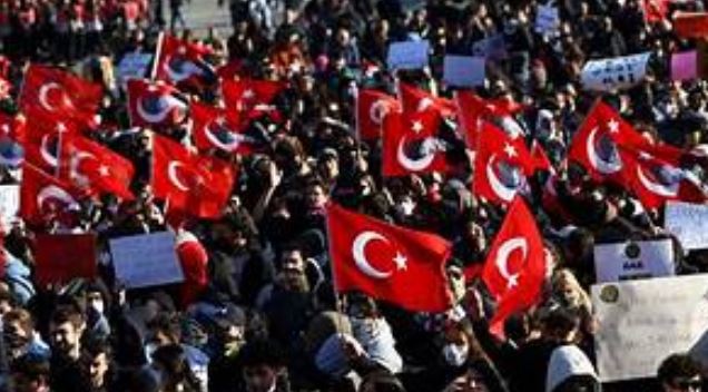 25 Turkiye arrests over 200 before NATO summit