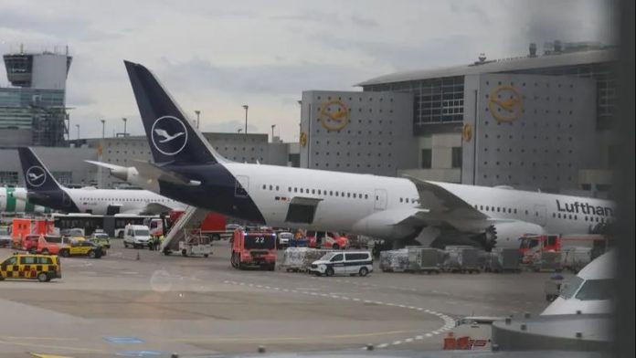 53 Several injured in Boeing 787 nose-gear collapse in Frankfurt