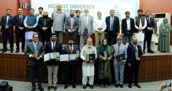 DNA 30-6 HEC confers best university teachers awards