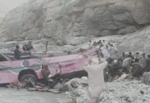 40 dead after bus plunges into ravine in Balochistan’s Zhob 40 dead after bus plunges into ravine in Balochistan's Zhob