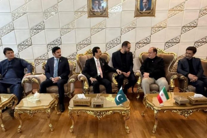 112 Gilani arrives in Tehran, receives official welcome, guard of honour