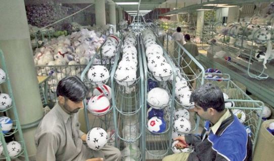 113 Pakistani football Manufacturing highlighted