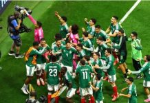 Mexico beat Ecuador 2-0 to reach World Cup last 16 and end knockout hoodoo Mexico beat Ecuador 2-0 to reach World Cup last 16 and end knockout hoodoo
