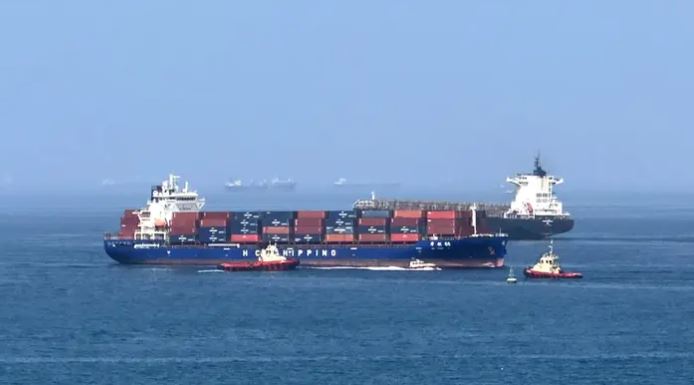 131 Iran, Oman discuss mechanisms for safe passage of ships through Hormuz strait, Tehran says