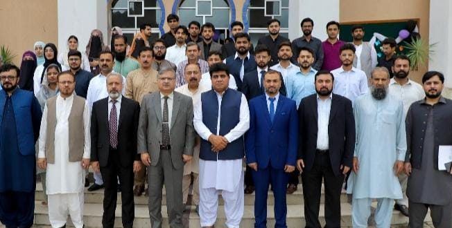 311 Student’s innovative IT skills to address real-world challenges showcased at AIOU exhibition
