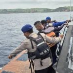Five rescued as passenger boat sinks in Indonesia Five rescued as passenger boat sinks in Indonesia