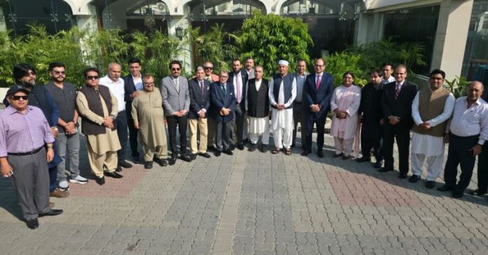 DNA 14-35 Info minister agrees to include newspaper websites in govt ads