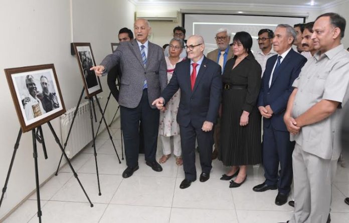 DNA 24-1 Cuban embassy holds photographic exhibition “Fidel Forever” in Capital