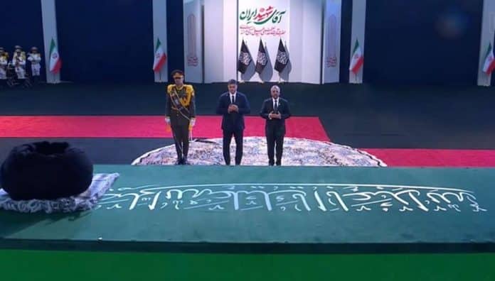 D-8 Chief honors late Supreme Leader in Tehran