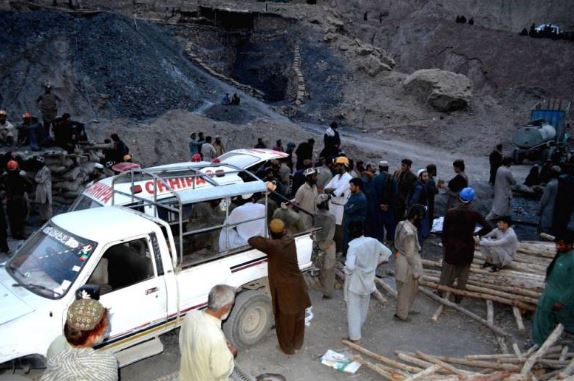 NEWS At least 32 killed after coal mine explosion near Quetta; search under way for 2 miners