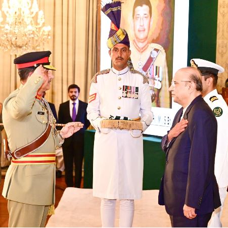 DNA 11-14 President confers Nishan-e-Imtiaz (Military) upon General Syed Aamer Raza HI (M), S Bt