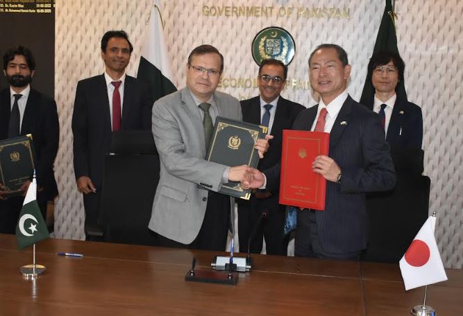 DNA 11-6 JDS scholarship pact signed between Japan, Pakistan