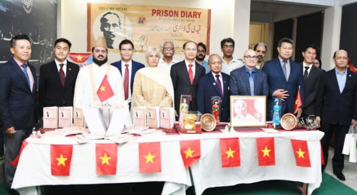 DNA 18-17 Viet Nam embassy and Pakistan academy host prison diary launch