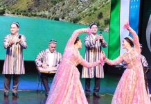 Uzbek cultural troupe presents a spell-binding performance Uzbek cultural troupe presents a spell-binding performance