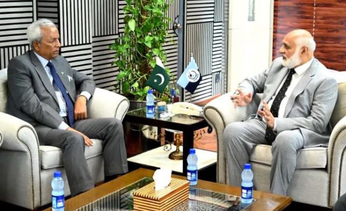 DNA 4-4 Governor Sindh visits HEC, meets Chairman