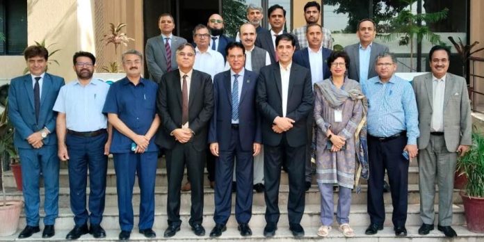 DNA 4-8 HEC organises executive training session on AI and digital transformation