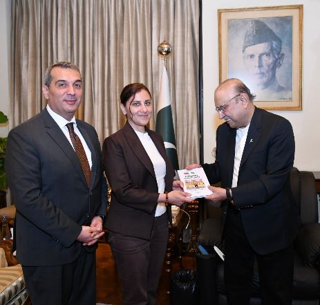 DNA 7-16 Outgoing Azerbaijan Ambassador pays farewell call on President Zardari
