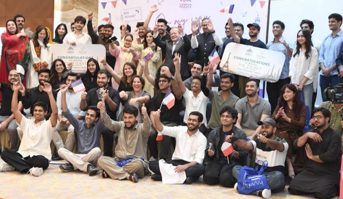 DNA 8-4 France welcomes Pakistani students with open arms