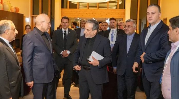 NEWS Iran debates Hormuz wording as Trump says deal’s ‘moving along’