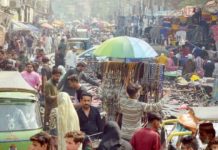 Markets, bazaars witness surge in shoppers ahead of Pakistan’s Independence Day in Islamabad
