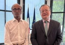 Pakistani-origin news vendor meets French Ambassador Pakistani-origin news vendor meets French Ambassador