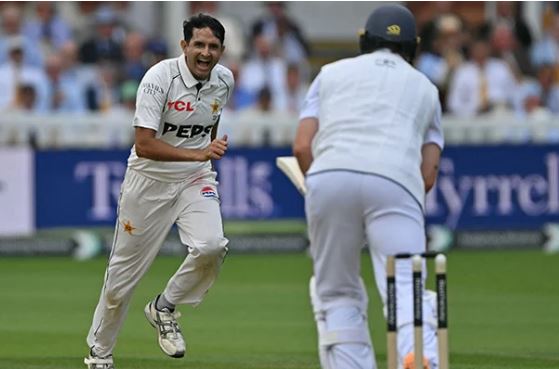 NEWS Lord's Test: England set Pakistan 389 to win after Abbas' five-wicket haul