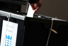 Icelanders vote to stay out of European Union Icelanders vote to stay out of European Union