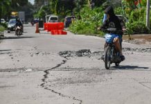 Magnitude 5.8 earthquake strikes off western Philippines; tremors felt in capital