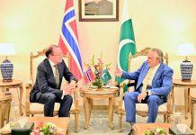 Norwegian FM meets Ishaq Dar
