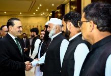 Field marshal meets veterans