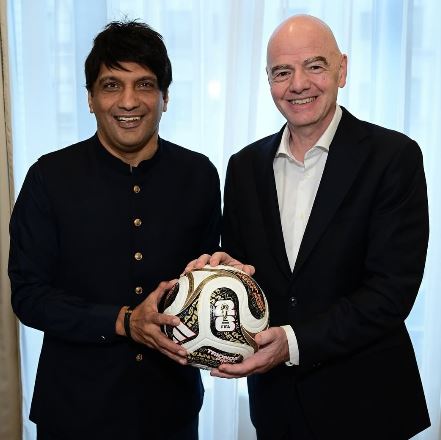 DNA 25-4 FIFA President backs Mohsen Gilani’s vision for Pakistan football