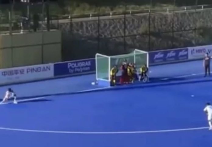 NEWS Pakistan storm into Asia Cup semis