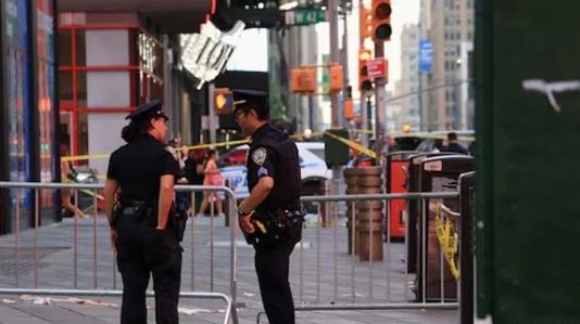 NEWS Bank of America VP killed in Times Square stabbing