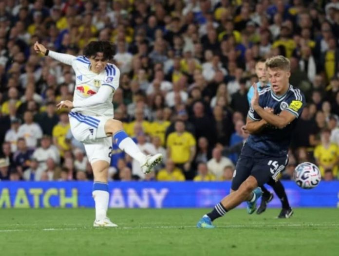 NEWS Leeds cruise into Premier League top three