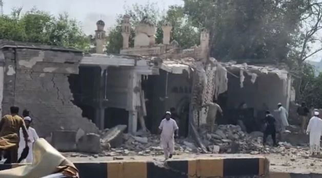 NEWS 16 martyred, 57 injured in Kohat Police Line Mosque Blast