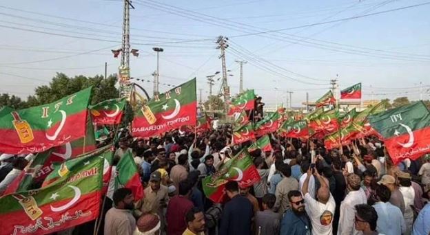 NEWS PTI decides to postpone Islamabad long march till Oct 5: sources