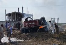Suicide blast targeting DI Khan police checkpost claims 12 lives, injures 30 Suicide blast targeting DI Khan police checkpost claims 12 lives, injures 30