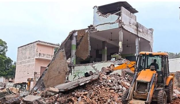 NEWS Pakistan 'strongly' condemns demolition of century-old mosque in India