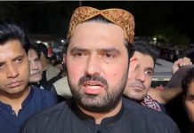 Afridi arrives in Karachi, accuses Sindh govt of blocking roads despite Bilawal’s welcome Afridi arrives in Karachi, accuses Sindh govt of blocking roads despite Bilawal's welcome