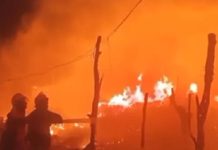 Fire tears through Karachi furniture market near Kamran Chowrangi