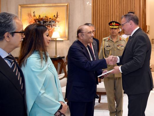 Ambassadors-designate of Norway, Azerbaijan and Switzerland present credentials to President Zardari