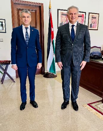 DNA 16-7 New Azerbaijani ambassador meets Jordanian counterpart in Islamabad