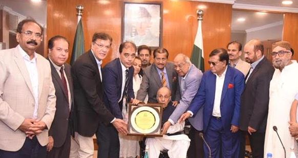 DNA 6-3 Abdul Sami Khan receives lifetime achievement award from FPCCI