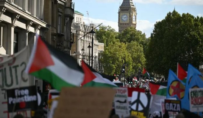 NEWS Thousands of pro-Palestinian demonstrators rally in London