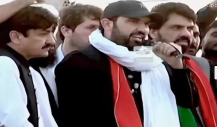 NEWS 'We are not yes-men': CM Afridi launches PTI long march to Islamabad from Lakki Marwat
